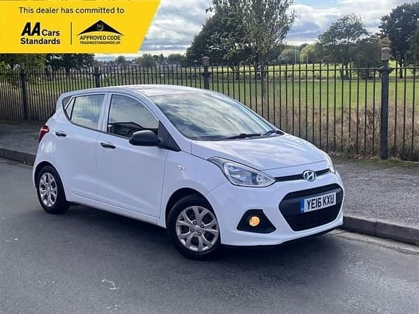 White Used 2016 Hyundai i10 Hatchback | £5,495 (Good price) - Image 1/4