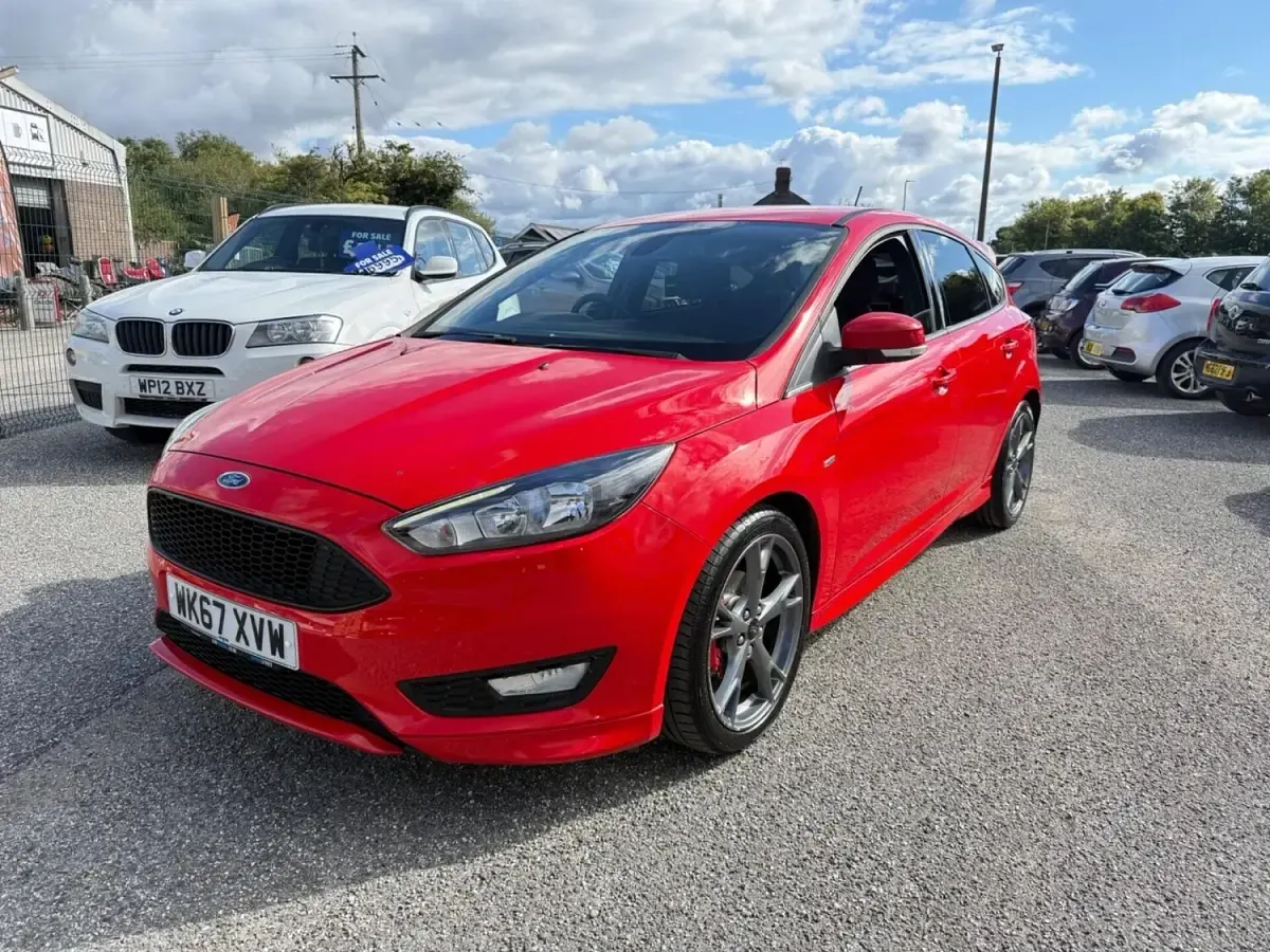 Used Ford Focus ST-Line X 120 HP (88 kW) 2017 Red Hatchback
