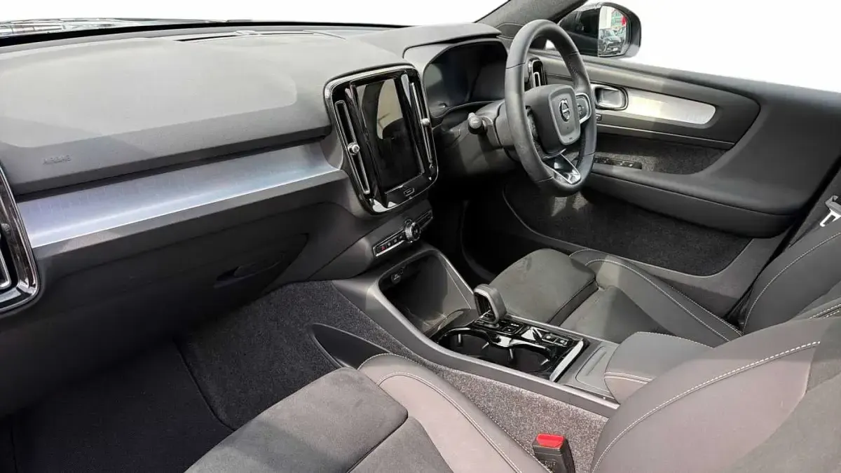Used Volvo XC40 Plus 161 HP (118 kW) 2026 Blue SUV