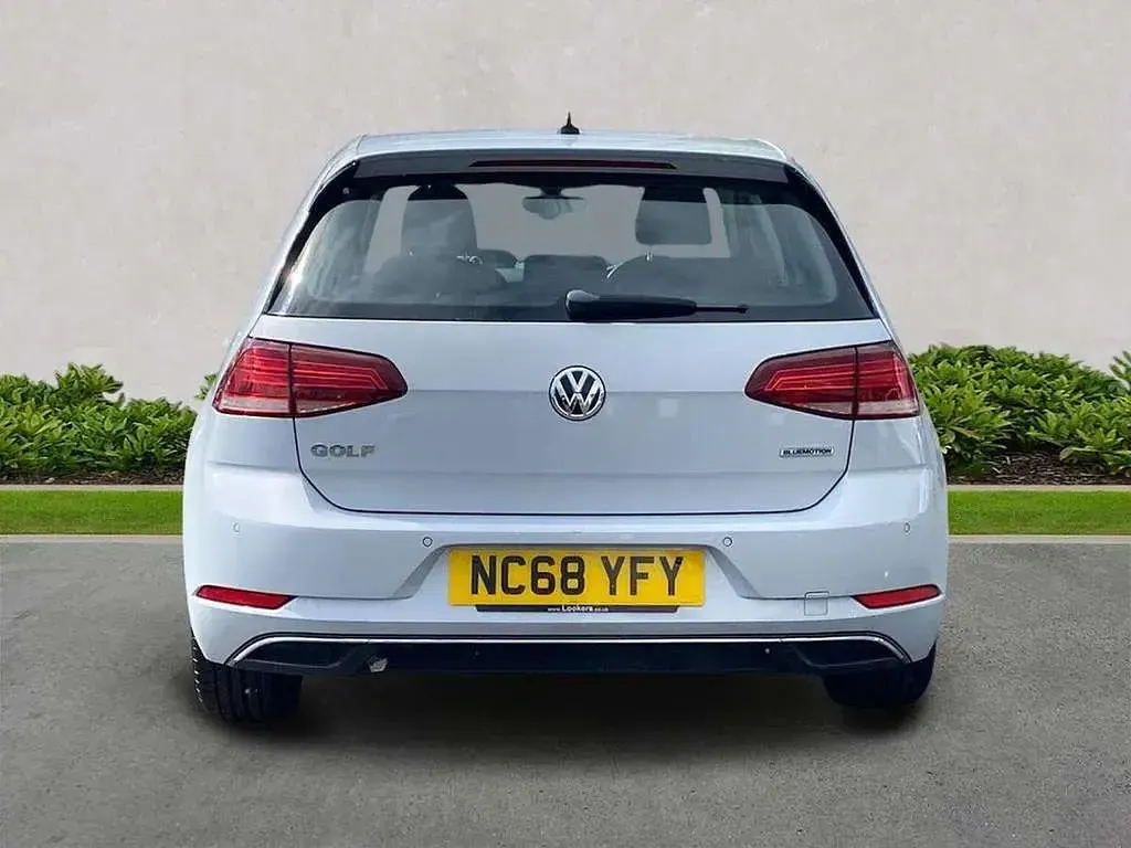 Used VW Golf VII SE 130 HP (95 kW) 2019 Silver Hatchback