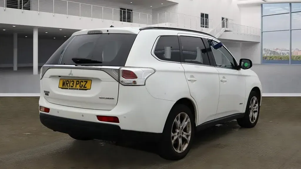 Used Mitsubishi Outlander 2013 White SUV