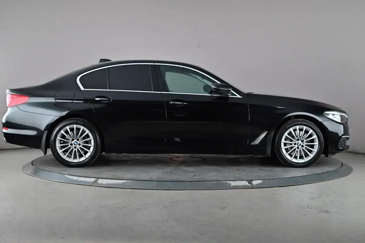 Used BMW 530 Sport Line 252 HP (185 kW) 2017 Black Sedan