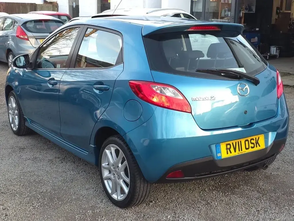 Usado Mazda 2 Inclusive 102 HP (75 kW) 2011 Azul Citadino