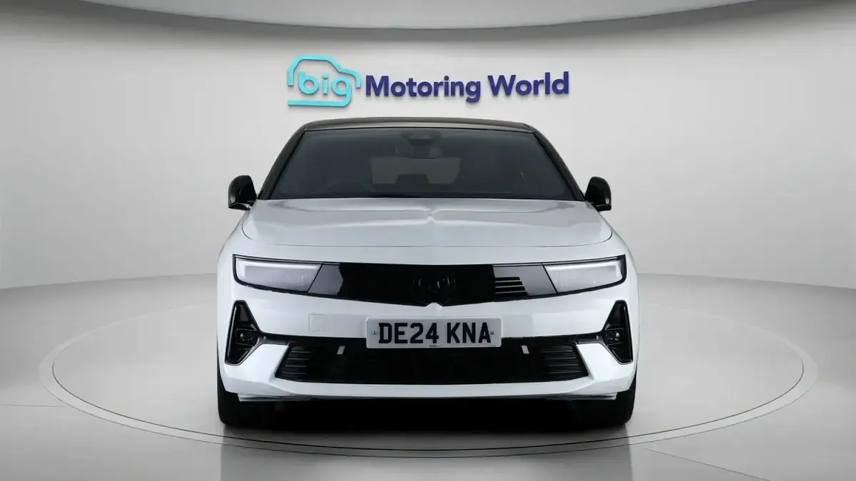 Used Vauxhall Astra S 129 HP (94 kW) 2024 White Hatchback