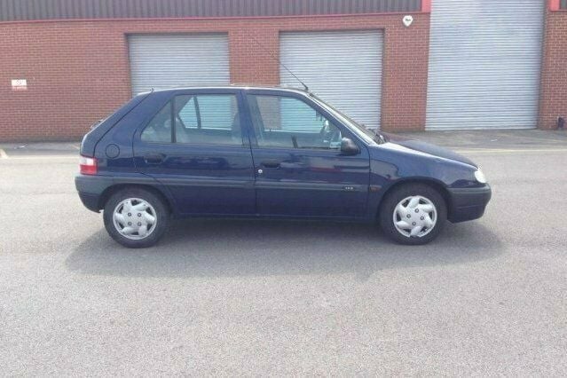 Begagnad Citroën Saxo 1999 Halvkombi