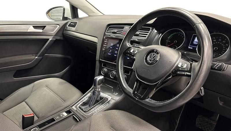 Used VW e-Golf 100 kW (136 HP) 2019 White Hatchback