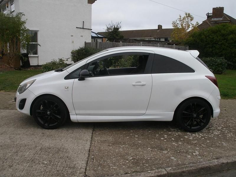 Second-hand Vauxhall Corsa Edition 2014 Alb Hatchback