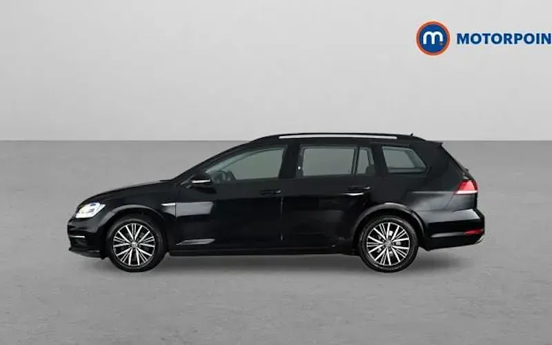 Used VW Golf VII SE 131 HP (96 kW) 2018 Black Estate
