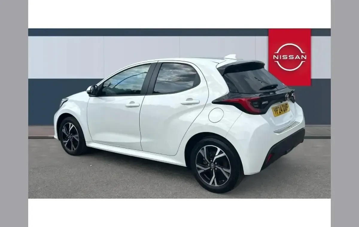 Used Toyota Yaris Design 116 HP (85 kW) 2024 White Hatchback