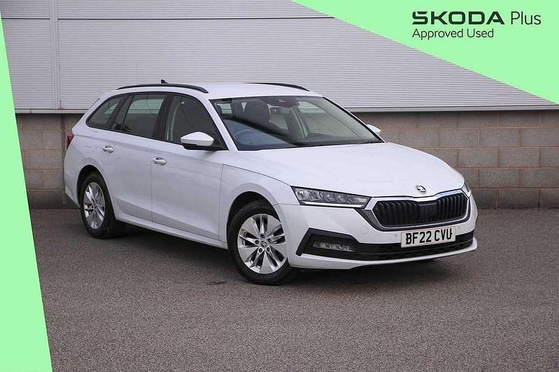 Moon white metallic Used 2022 Skoda Octavia SE Technology Estate | £16,990 (Fair price) - Image 1/4