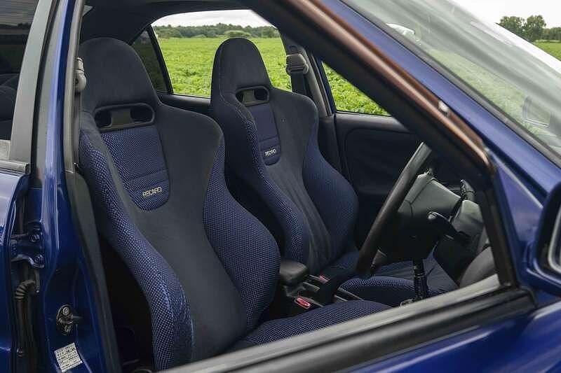 Image 2/4