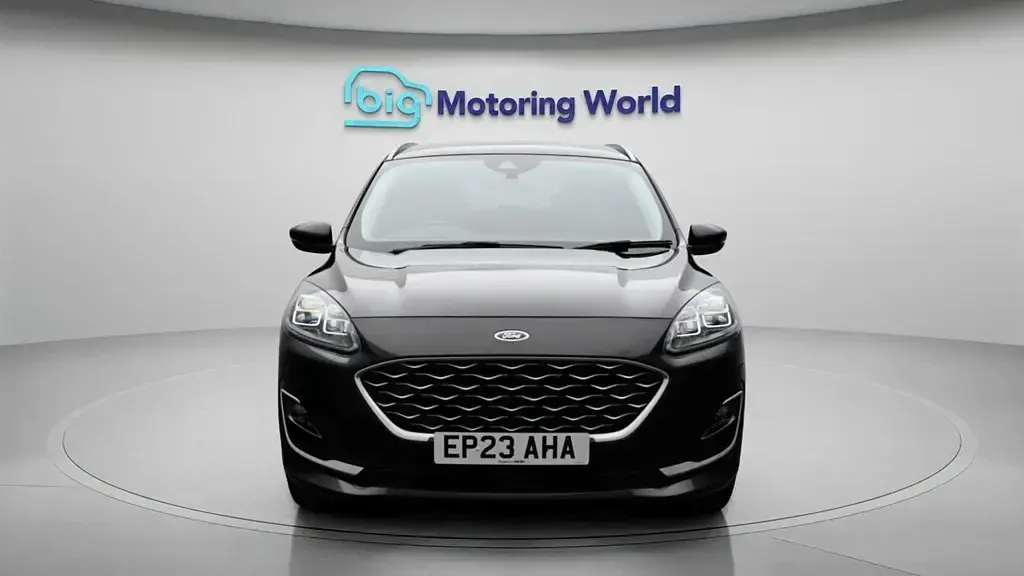 Usado Ford Kuga Vignale 190 HP (139 kW) 2023 Preto SUV