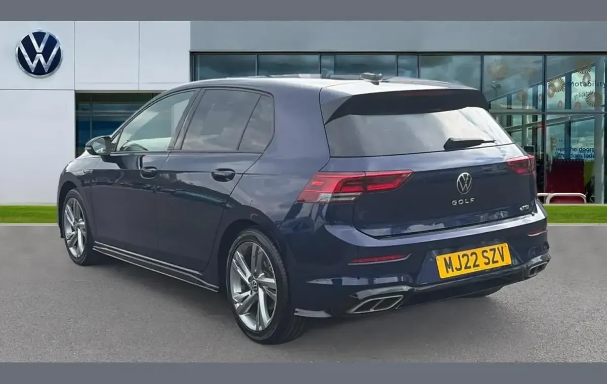 Used VW Golf VIII R-line 147 HP (108 kW) 2022 Blue Hatchback