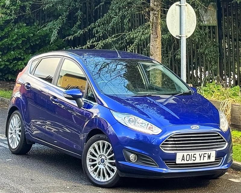 Usado Ford Fiesta Titanium 2015 Azul Utilitario