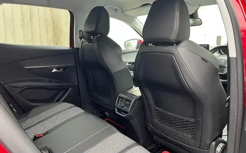 Used Peugeot 3008 Allure 131 HP (96 kW) 2018 Red SUV