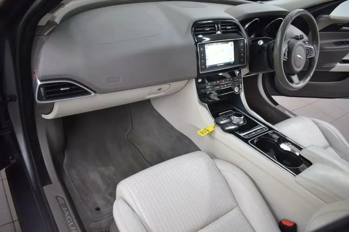 Used Jaguar XE Portfolio 180 HP (132 kW) 2015 Grey Sedan