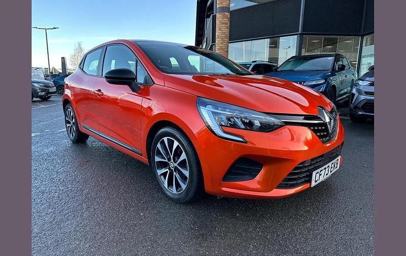 Used Renault Clio V Evolution 90 HP (66 kW) 2023 Orange  Hatchback