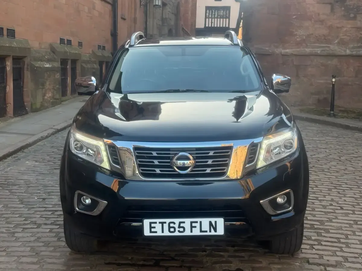 Begagnad Nissan Navara Tekna 190 HK (139 kW) 2016 Svart Pickup