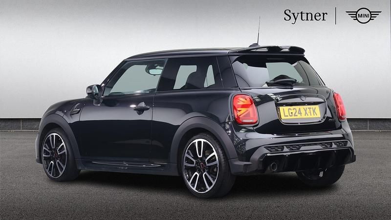 Usado Mini Cooper Hatch 134 CV (98 kW) 2024 Negro Utilitario