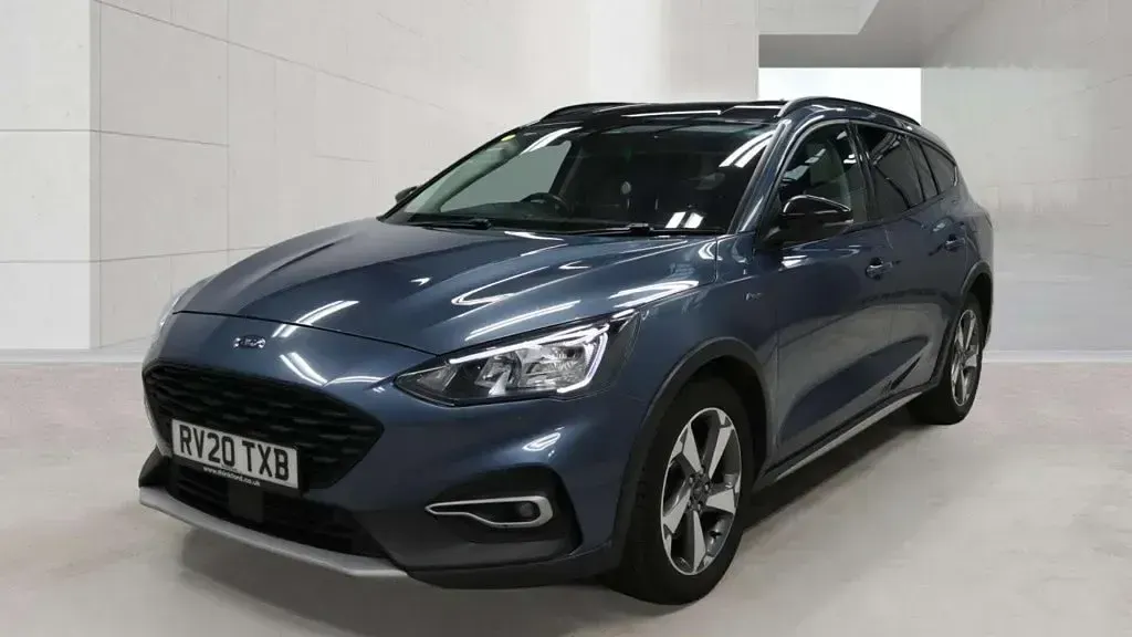 Used Ford Focus Active 120 HP (88 kW) 2020 Blue Estate