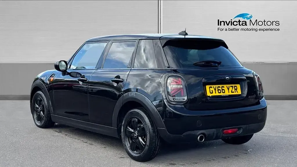 Usado Mini Cooper Hatch 136 HP (100 kW) 2016 Preto Citadino