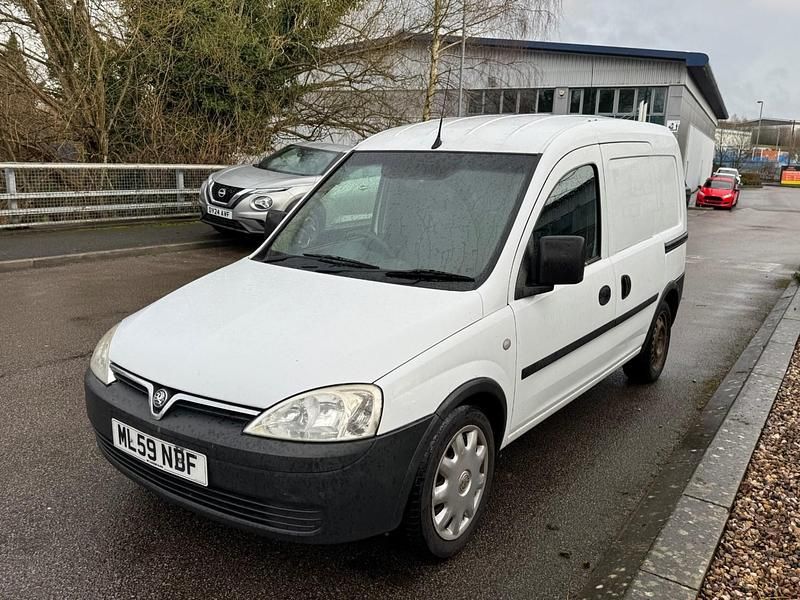 Used Vauxhall Combo 75 HP (55 kW) 2009 White MPV