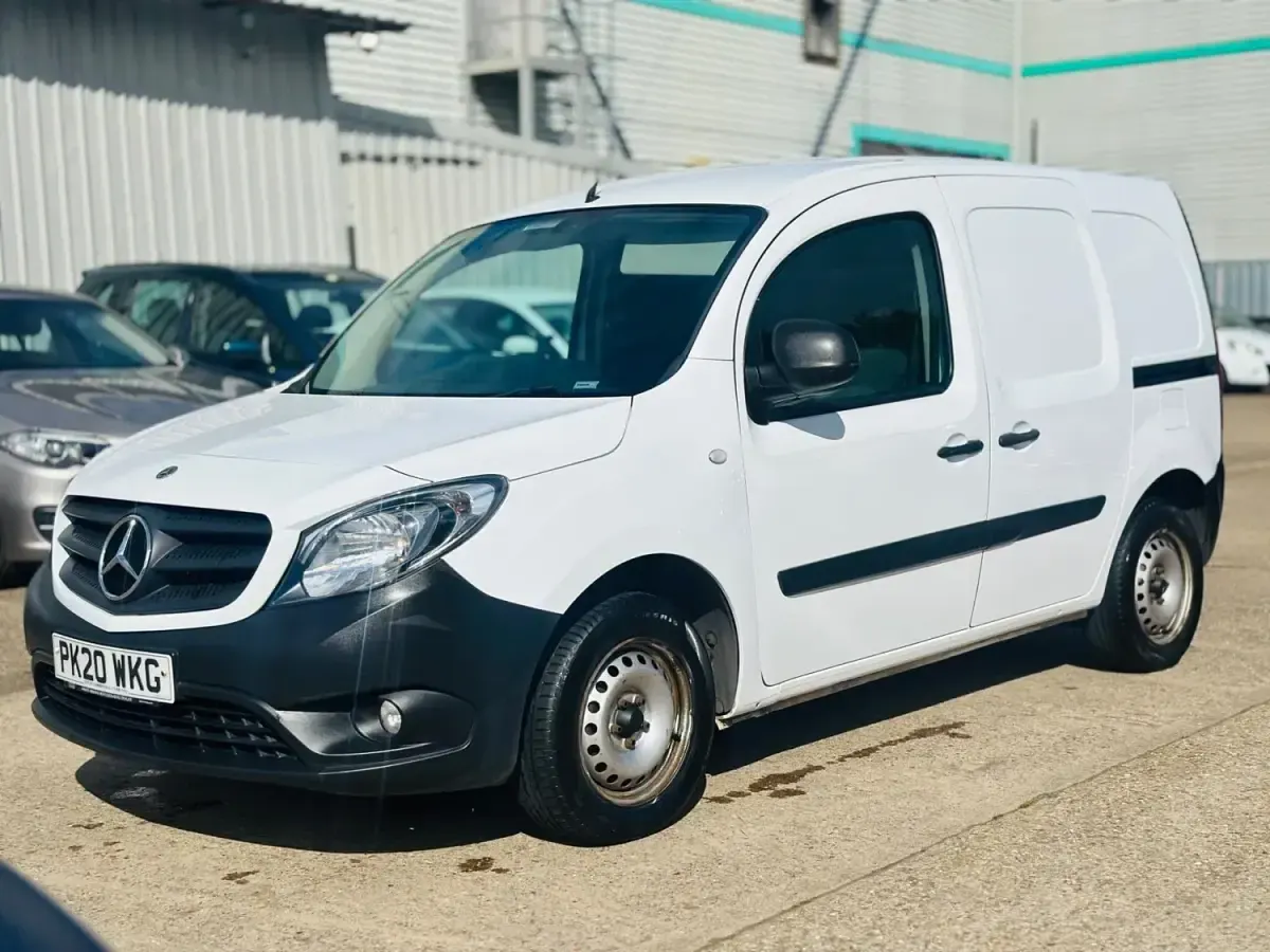 Usado Mercedes Citan 109 94 HP (69 kW) 2020 Preto