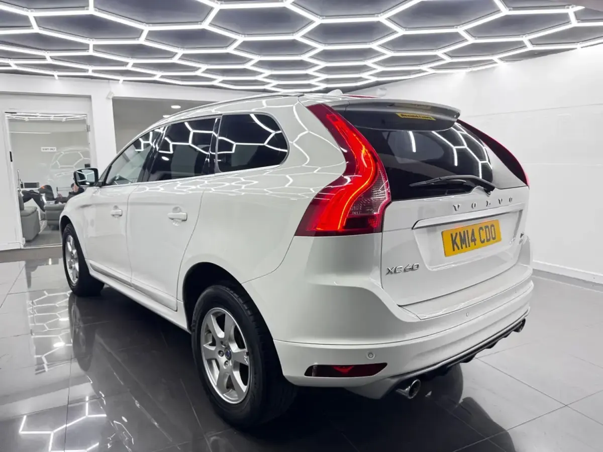 Second-hand Volvo XC60 R-Design 215 CP (158 kW) 2014 Alb SUV