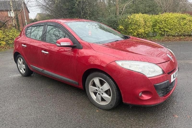 Red Used 2011 Renault Mégane III Dynamique Hatchback | £1,995 (Fair price) - Image 1/1