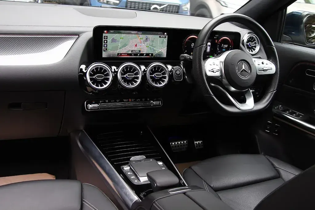 Usado Mercedes GLA250 Premium Plus 218 HP (160 kW) 2021 Azul SUV
