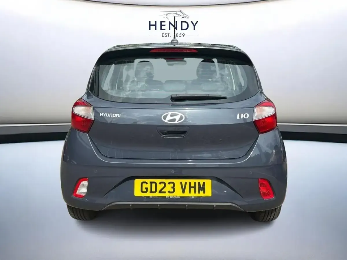Used Hyundai i10 Advanced 83 HP (61 kW) 2023 Grey Hatchback