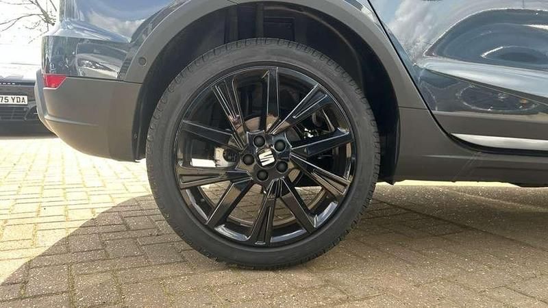 Ny Seat Arona Black Edition 115 HK (84 kW) 2025 Grå SUV