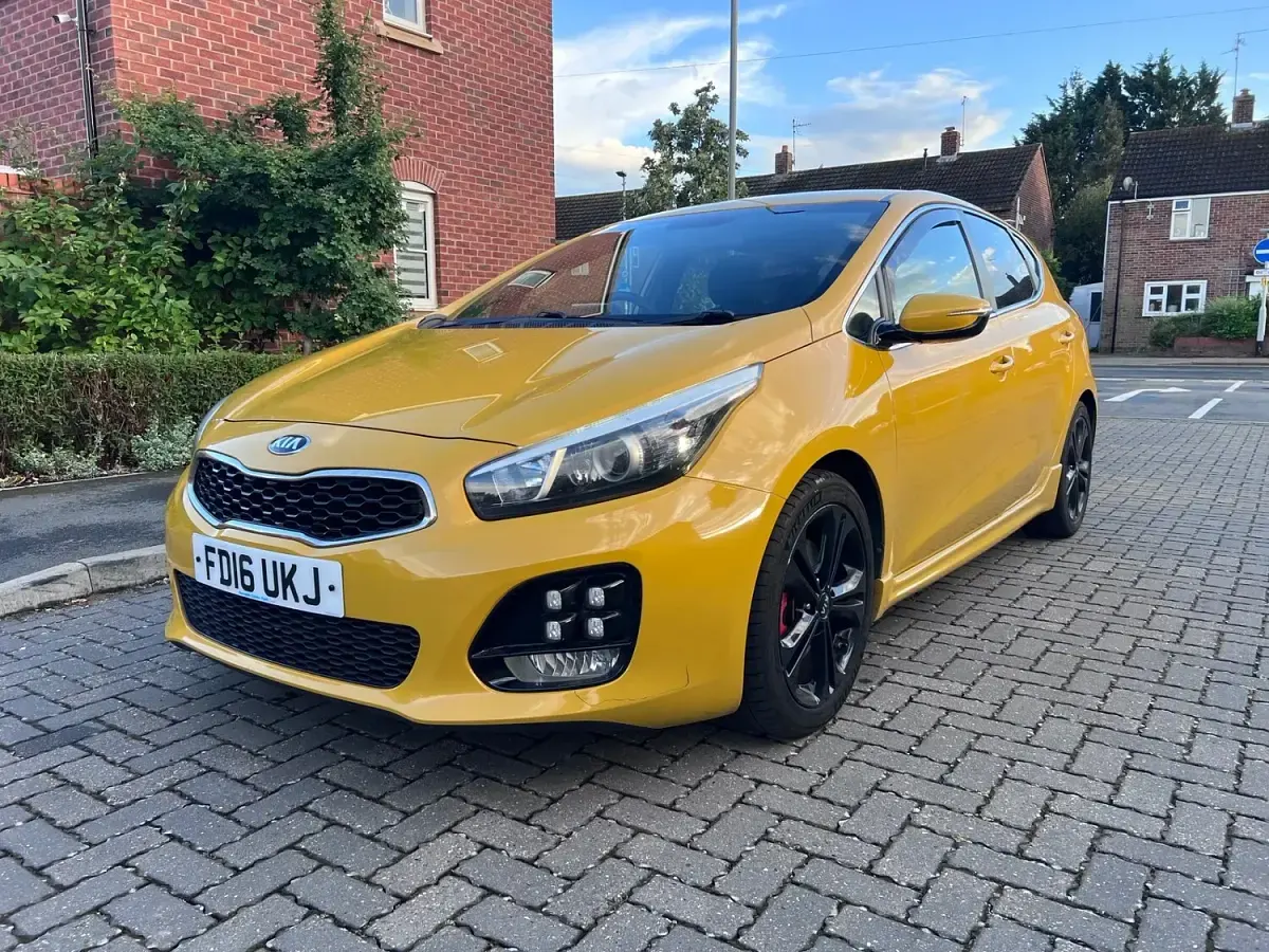 Used Kia Ceed GT-Line 134 HP (98 kW) 2016 Yellow Hatchback
