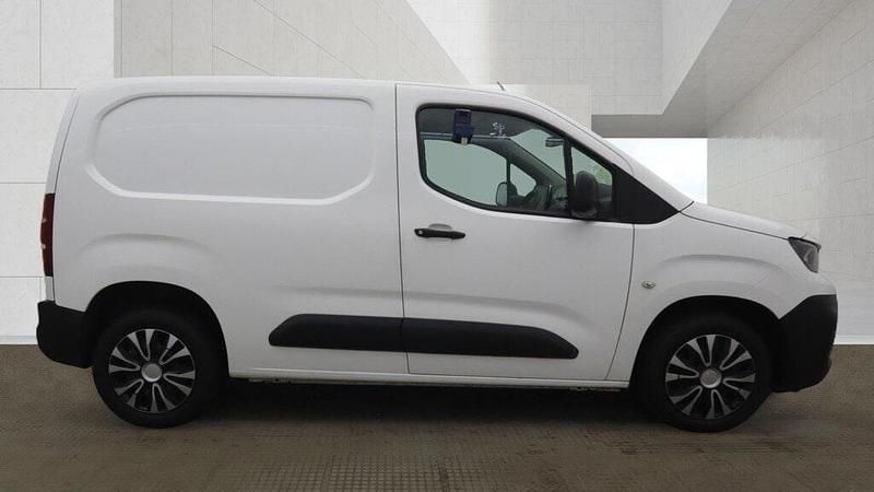 Used Peugeot Partner 131 HP (96 kW) 2020 White MPV