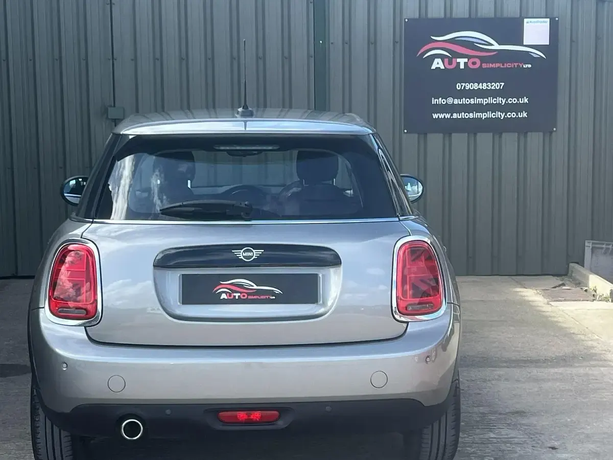 Used Mini Cooper D Hatch 116 HP (85 kW) 2018 Silver Hatchback