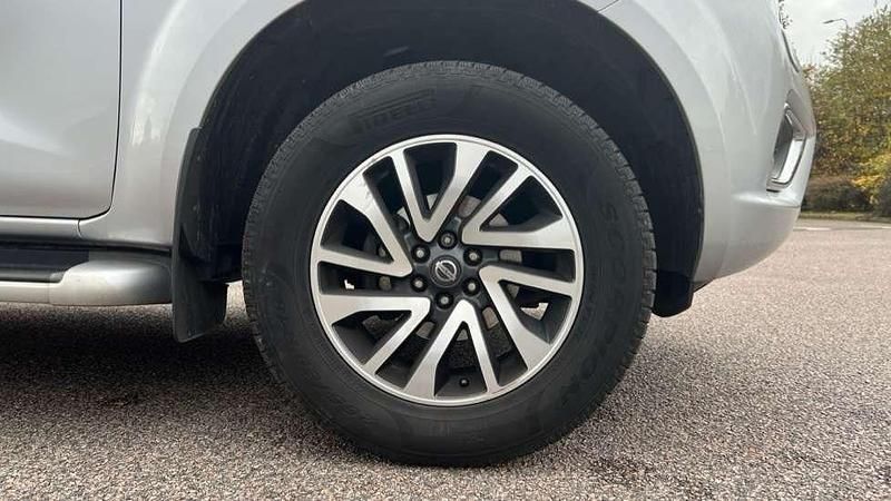 Used Nissan Navara Tekna 190 HP (139 kW) 2018 Silver Pickup