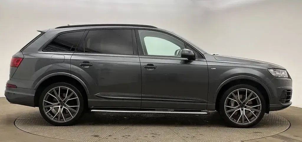 Used Audi Q7 Advanced 286 HP (210 kW) 2019 Grey SUV