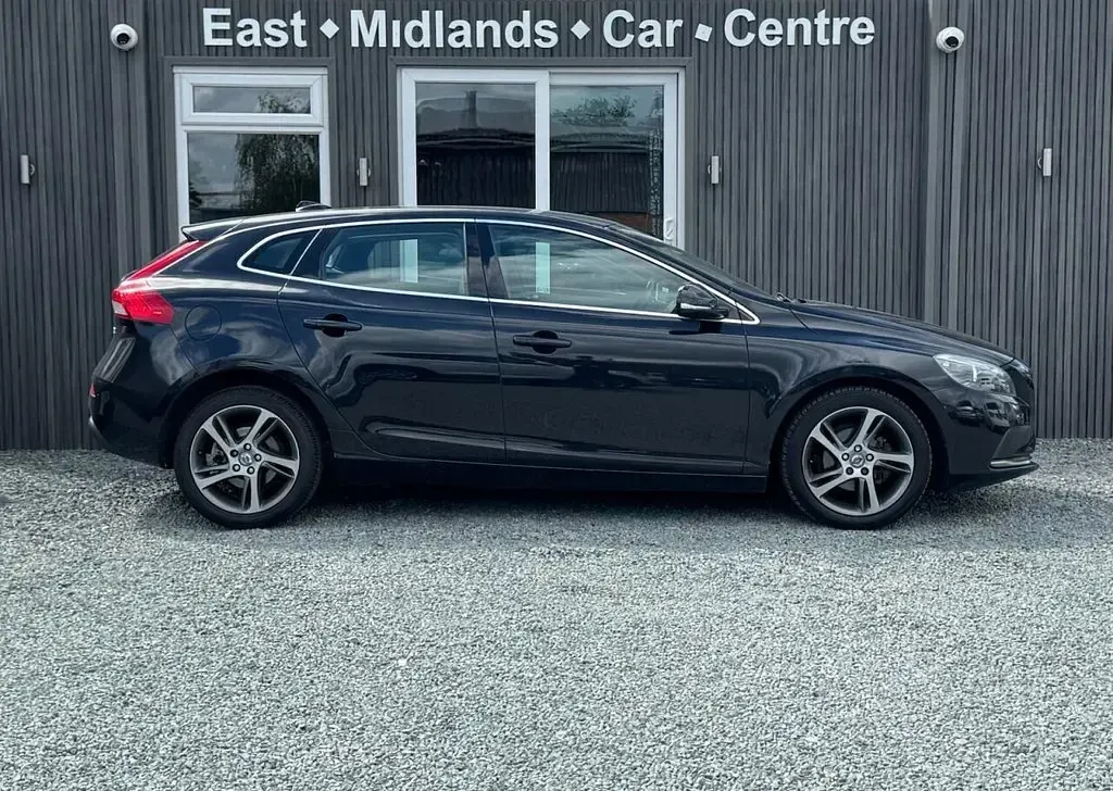 Used Volvo V40 SE Lux 115 HP (84 kW) 2014 Black Hatchback