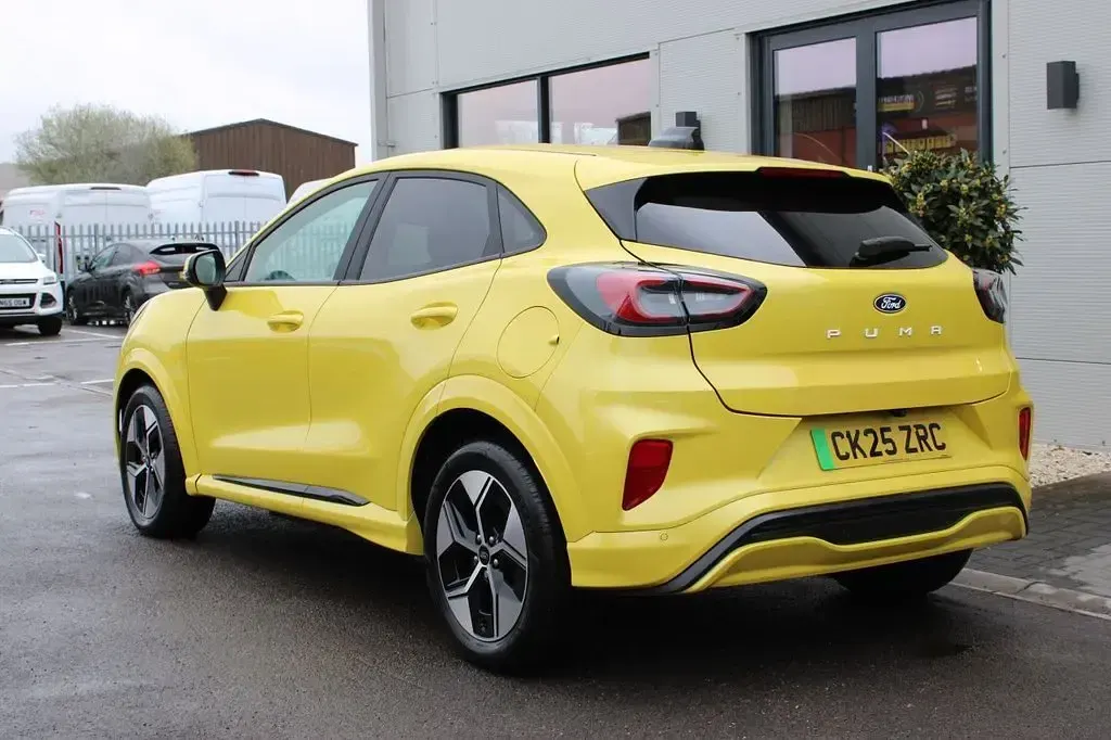 Used Ford Puma Select 123 kW (168 HP) 2025 Yellow SUV