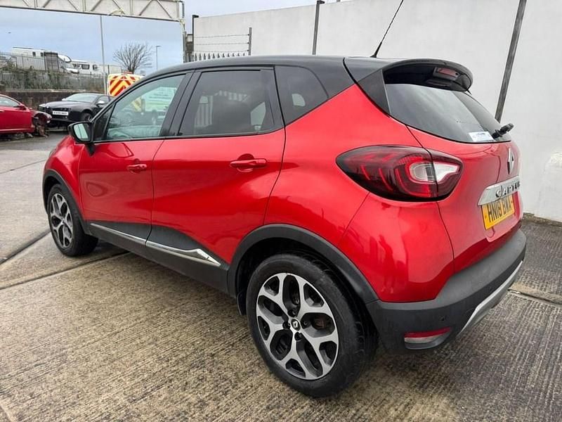 Used Renault Captur Signature 110 HP (80 kW) 2018 Red/black SUV