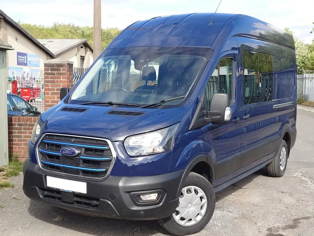 Used Ford E-Transit Trend 198 kW (270 HP) 2023 Blue Van