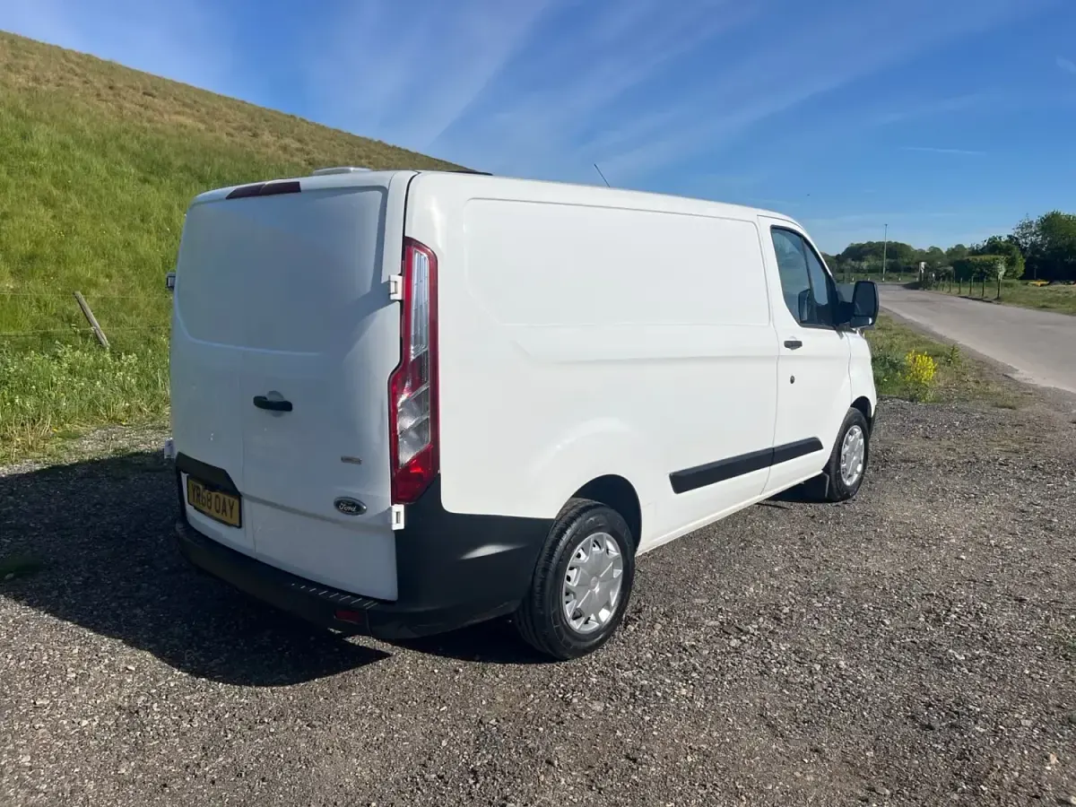 Usado Ford Transit Custom 105 CV (77 kW) 2018 Blanco Van