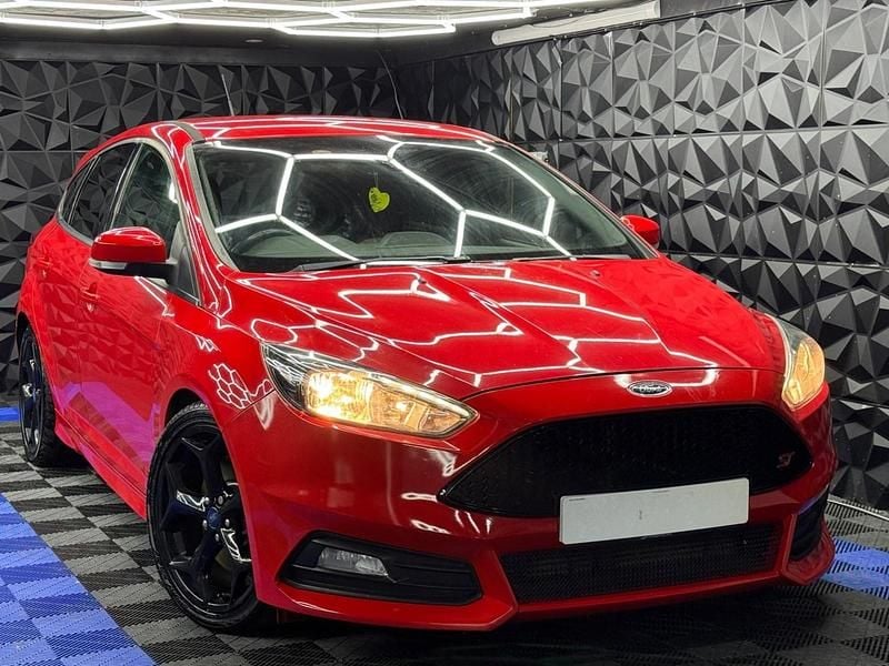 Red Used 2015 Ford Focus ST Hatchback | £6,495 (Good price) - Image 1/4