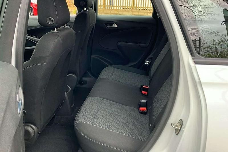 Used Vauxhall Crossland Design Edition 83 HP (61 kW) 2022 Jade white SUV