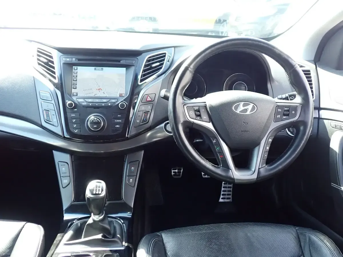 Used Hyundai i40 Premium 141 HP (103 kW) 2015 Silver Estate
