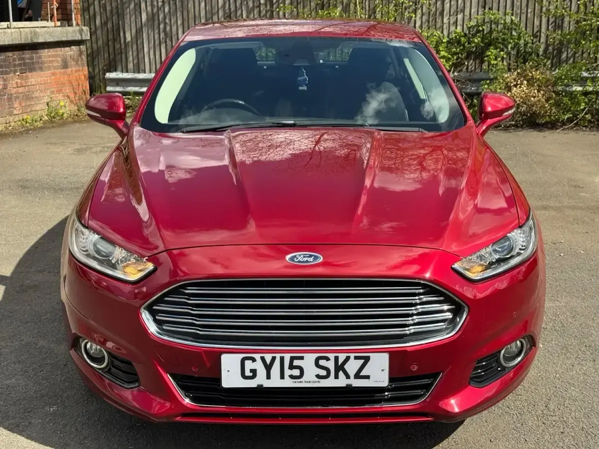 Usado Ford Mondeo Titanium 180 HP (132 kW) 2015 Vermelho Citadino