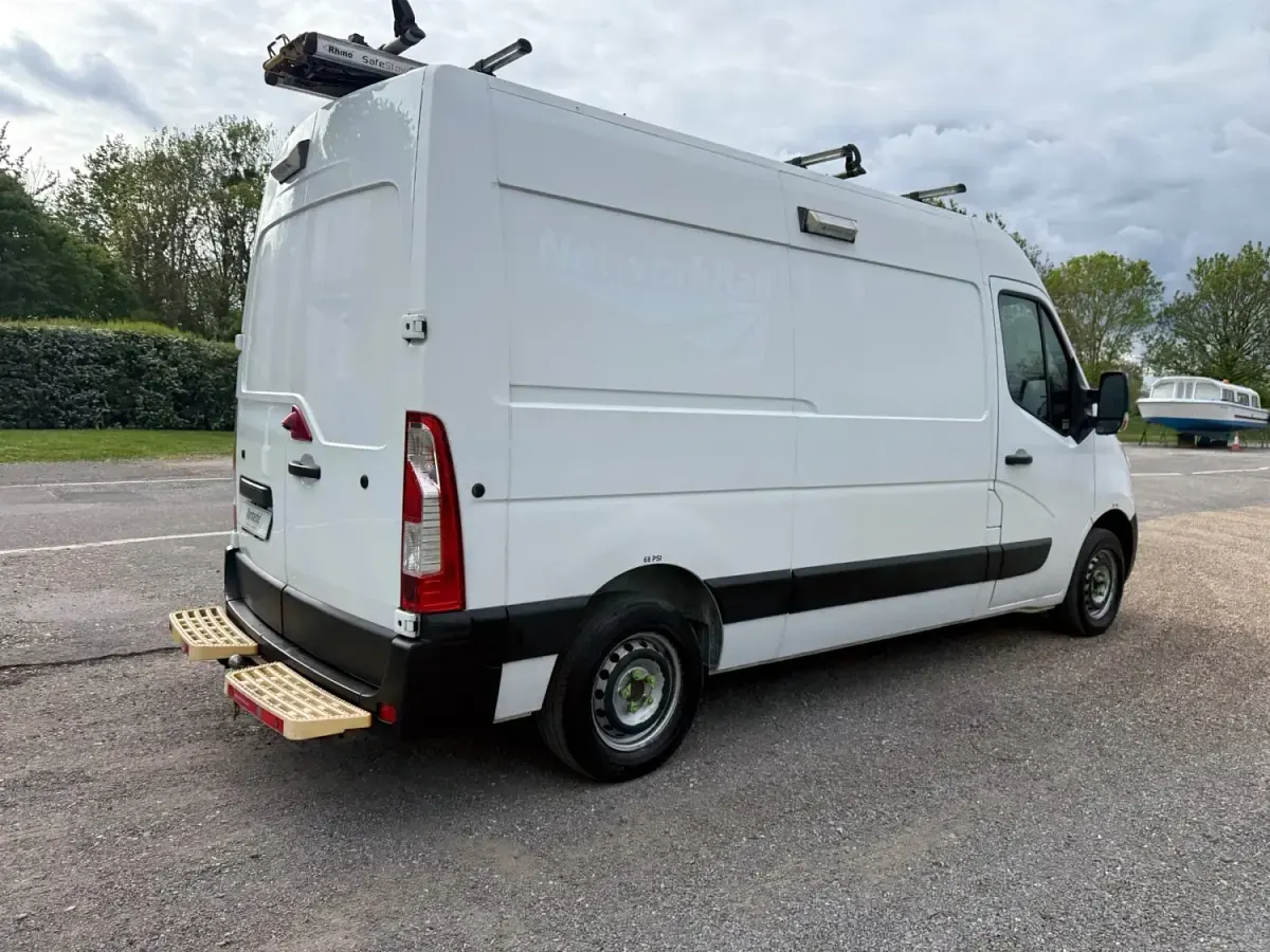 Second-hand Vauxhall Movano 130 CP (95 kW) 2019 Alb Monovolum