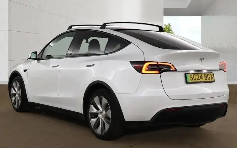 Used Tesla Model Y Standard Range 219 kW (299 HP) 2024 White SUV