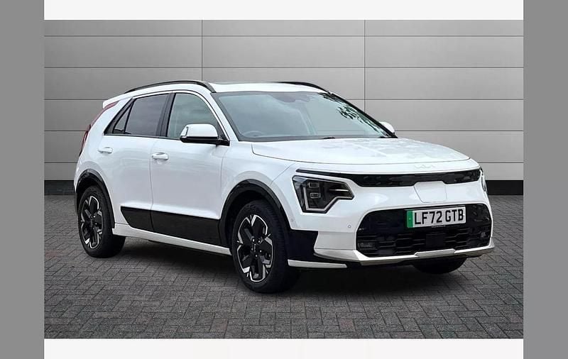 White pearl Used 2023 Kia e-Niro 2 SUV | £23,995 (Expensive) - Image 1/2