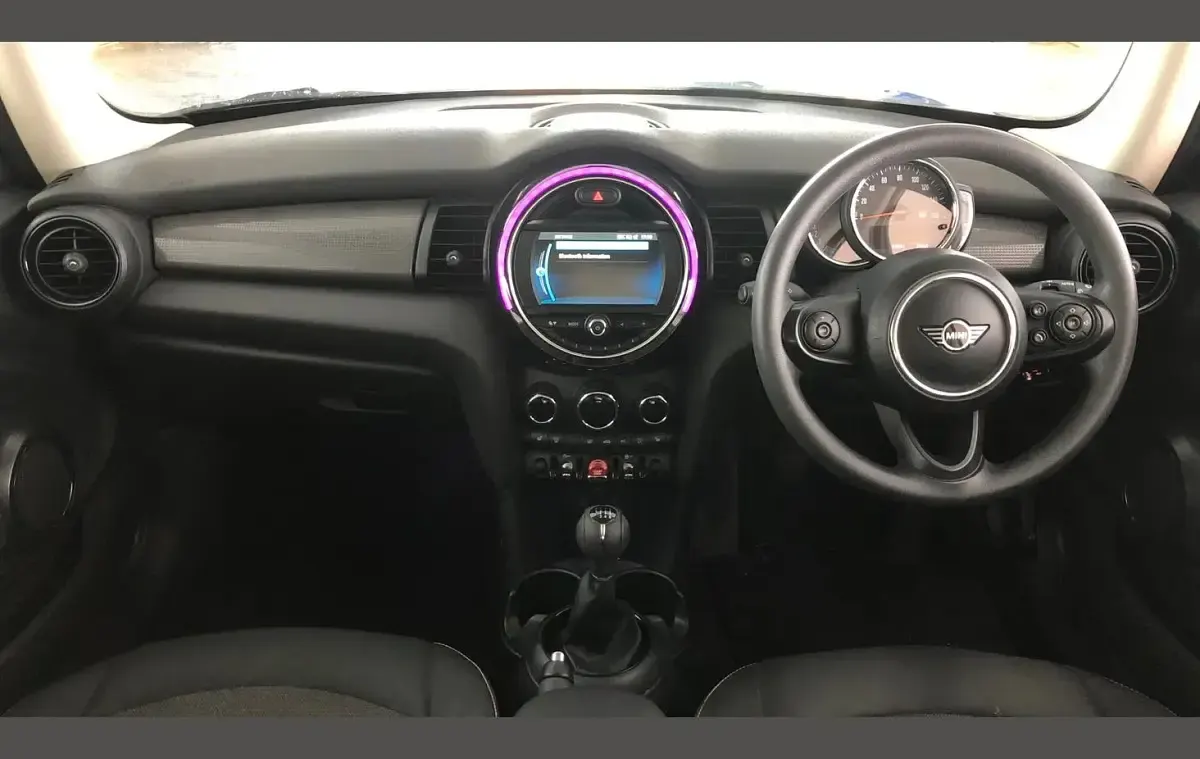 Used Mini Cooper Classic 134 HP (98 kW) 2019 Blue Hatchback